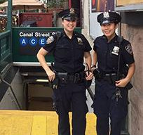 抓捕劫匪并未耆老拿回手機的警員Monica