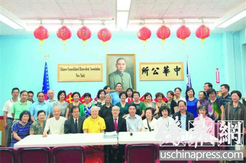 7月5日,中華公所連同十多個(gè)社團(tuán)在華埠舉辦紀(jì)念七七事變活動(dòng)(葉永康