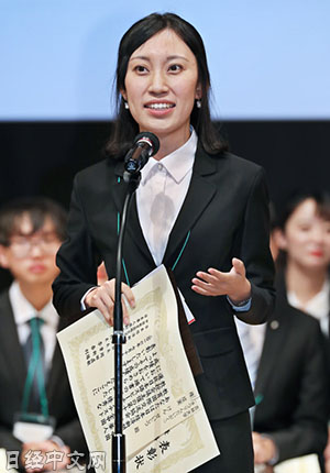 奪冠后談感想的權(quán)成實(19日,,東京)。(日經(jīng)中文網(wǎng))