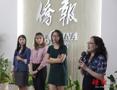 “成功申請大學(xué)經(jīng)驗分享”講座主持人李竑介紹進入藤校的小記者們,,左一至左三分別為賓夕法尼亞大學(xué)施琳娜,,哥倫比亞大學(xué)謝喬喬,康奈爾大學(xué)柯佳林,。