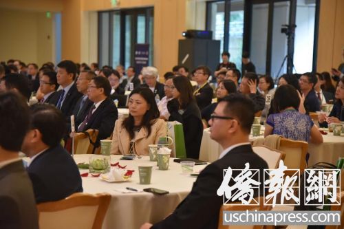 300多位華人醫(yī)師代表共聚一堂,探討一系列公眾關(guān)注的重要醫(yī)學(xué)問題,,交流經(jīng)驗,、加深聯(lián)系、促進友誼,。(美國《僑報》/張苗
