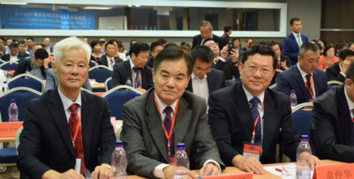 歐洲時報文化傳媒集團總裁,、《歐洲時報》社長張曉貝(左2)出席了開幕式,。(法國《歐洲時報》/大左