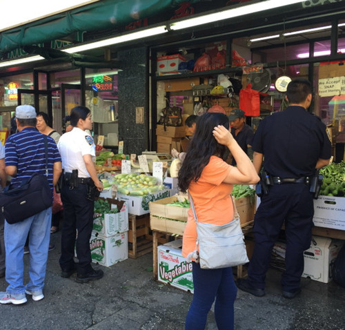 紐約華埠多家華裔商販因擺攤違規(guī)被開罰單,。(美國(guó)《世界日?qǐng)?bào)》/高夢(mèng)梓
