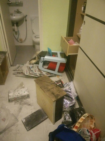 事主住家遭竊賊翻箱倒柜凌亂不堪,。(馬來西亞《星洲日報(bào)》)