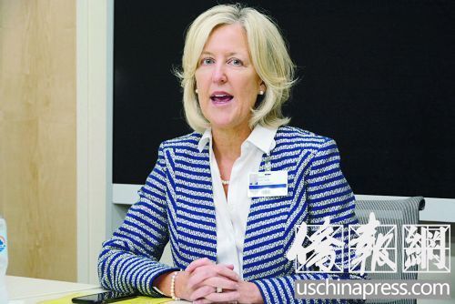霍格醫(yī)療中心的副總裁布朗,。(美國《僑報》/夏嘉