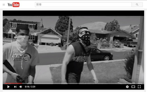 Youtube上竟然有首饒舌歌曲是如何搶劫華人的“教戰(zhàn)手冊”,。歌詞直白地提到偷搶要在小區(qū)內(nèi)找華人鄰居,、他們(華人)不相信銀行等充滿歧視意味字句。(美國《世界日報(bào)》)