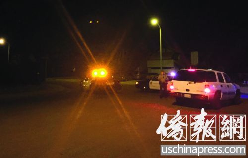 警方在案發(fā)現(xiàn)場(chǎng)附近拉起了黃色警戒線,不準(zhǔn)任何人靠近一步,。(美國(guó)《僑報(bào)》/高睿