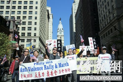 美東地區(qū)的華人代表15日走上費(fèi)城游行,,表達(dá)他們反犯罪和反文化暴力訴求,。(美國《僑報(bào)》/賈玉璇