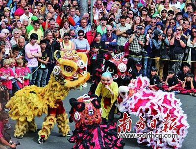 墨爾本唐人街每年春節(jié)舞龍舞獅聲勢浩大,。