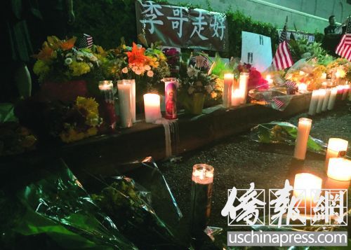 季富力遇害現(xiàn)場(chǎng),,已被大家用蠟燭和鮮花圍住,遮擋了被害者的鮮血,。(美國《僑報(bào)》/章寧