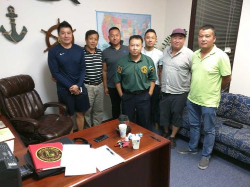 拉斯維加斯導游被殺案后,華裔導游相約立刻去考取CCW證,。(美國《僑報》)