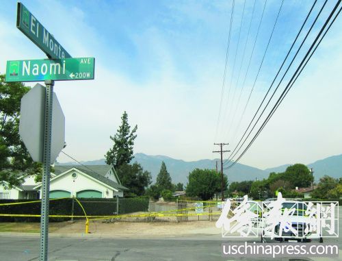 亞凱迪亞警局封鎖內(nèi)奧米道和艾爾蒙地道交界一帶進(jìn)行調(diào)查。(美國(guó)《僑報(bào)》/翁羽