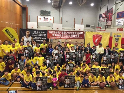 紐約華人文娛體育總會(huì)聯(lián)手NBA布魯克林籃網(wǎng)共同主辦林書豪互動(dòng)分享會(huì),。(美國(guó)《世界日?qǐng)?bào)》/黃伊奕