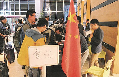 中國駐以色列使館24日緊急撤離,、妥善安置受火災(zāi)威脅的中國留學(xué)人員,。(人民網(wǎng))