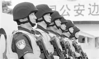 中國(guó)僑網(wǎng)執(zhí)法人員整裝待發(fā),。本報(bào)記者 魏哲哲攝