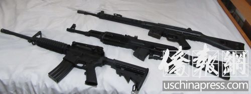 中國(guó)僑網(wǎng)張同學(xué)一口氣買了3只將要被列入攻擊性武器行列的長(zhǎng)槍,。(美國(guó)《僑報(bào)》/翁羽 攝)