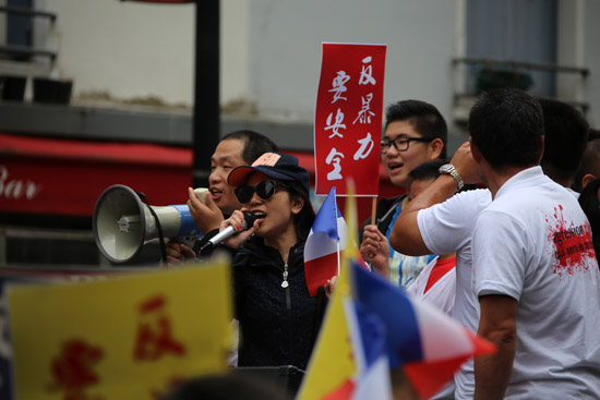 中國僑網(wǎng)2016年9月4日,,旅法華人舉行聲勢(shì)浩大的“反暴力要安全”示威游行,,震動(dòng)法國朝野。(法國《歐洲時(shí)報(bào)》/黃冠杰 攝)