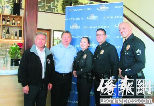 中國僑網(wǎng)2016年12月30日,,洛市警局和華埠商業(yè)發(fā)展區(qū)介紹近期中國城搶劫案調(diào)查結(jié)果,。(美國《僑報(bào)》/翁羽 攝)