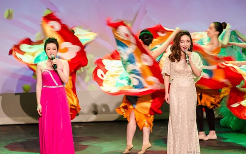 中國僑網民歌對唱《春天的芭蕾》,。(全法學聯(lián)供圖)