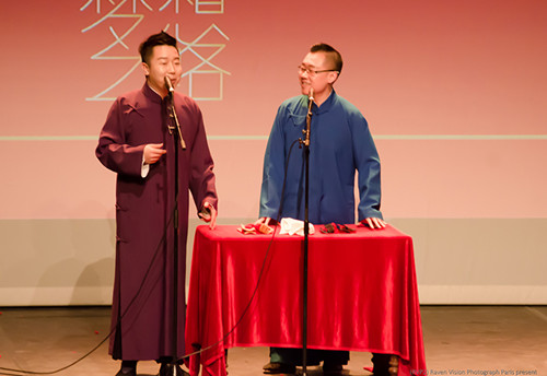 中國僑網相聲《三拜花節(jié)巷》,。(全法學聯(lián)供圖)