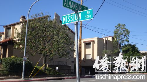 中國僑網(wǎng)一對華人夫婦被兩名歹徒搶劫的街區(qū)路口,。(美國《僑報(bào)》/高睿 攝)