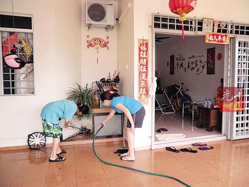 中國僑網(wǎng)災(zāi)民希望洪水消退后,,別再迎來傾盆大雨,,以安心與開心地過農(nóng)歷新年。(馬來西亞《光華日報》)