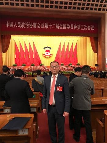 中國僑網(wǎng)郭智敏在大會(huì)現(xiàn)場(chǎng)接受歐洲時(shí)報(bào)采訪。(法國《歐洲時(shí)報(bào)》/孔帆 攝)