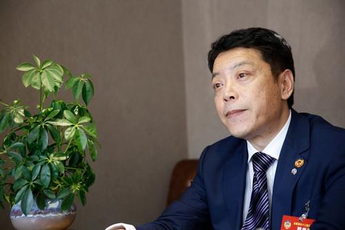 中國(guó)僑網(wǎng)3月4日,,西班牙華人華僑社團(tuán)聯(lián)誼總會(huì)主席團(tuán)主席韓杰接受記者專訪。(法國(guó)《歐洲時(shí)報(bào)》/王駿 攝)