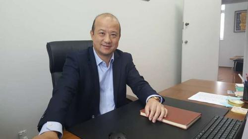中國僑網(wǎng)張乙坤會長在接受記者采訪,。