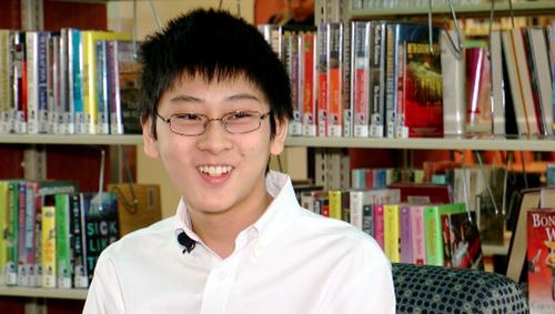 中國僑網(wǎng)15歲的華裔學生William Wang成為最年輕ACT測驗滿分學生,。(美國《世界日報》援引KJRH電視臺)