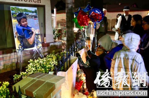 中國僑網(wǎng)2月24日追思會現(xiàn)場擺放在黃民田的遺像,。(美國《僑報》資料圖)