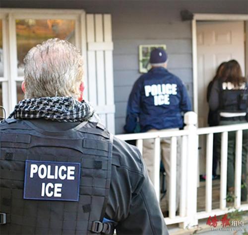 中國僑網ICE資料圖片:ICE在全美抓捕非法移民,。 (美國《僑報》)