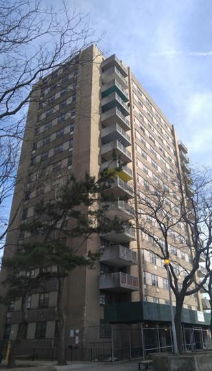 中國僑網(wǎng)李侯太太原本想和先生在康尼島政府樓中安享晚年,,不料一場意外天人永隔。(美國《世界日報》/王靖雯 攝)