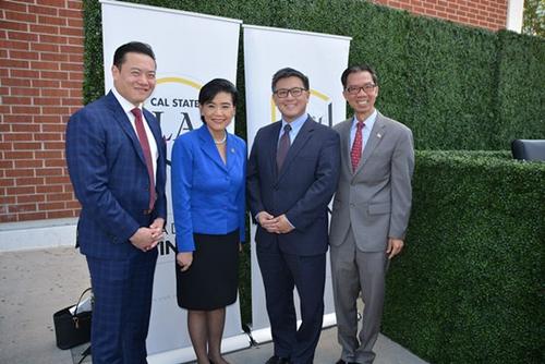 中國僑網(wǎng)南加州四華裔民選官員,(左起)陳立德,、趙美心,、江俊輝、周本立,,攜手推動聯(lián)邦和加州議會修法,,保護航空消費者的權(quán)益。(美國《世界日報》/丁曙 攝)