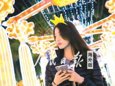 中國僑網(wǎng)賀楚萌認(rèn)為想要外國人了解中國,,應(yīng)該讓他們了解更多的中國文化,。身為留學(xué)生應(yīng)擔(dān)負(fù)起傳播中國文化的責(zé)任。