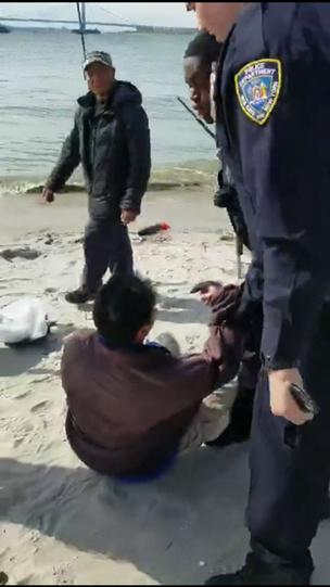 中國僑網(wǎng)李先生被Sea Gate小區(qū)和平警員逮捕,。(美國《世界日報(bào)》)