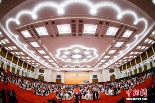 中國僑網資料圖:5月14日晚,,“一帶一路”國際合作高峰論壇歡迎宴會在北京人民大會堂舉行。中新社記者 杜洋 攝
