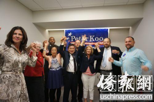 中國僑網(wǎng)紐約市議員顧雅明連任競選辦公室開張,州參議員史塔文斯基在內(nèi)的7名民選官員到場參與并宣布支持顧雅明連任。(美國《僑報》/陳辰 攝)