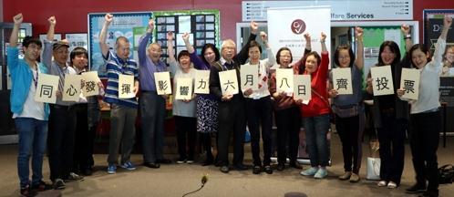 中國僑網(wǎng)曼城僑聯(lián)社中文學(xué)校教職人員一同呼吁華人同心發(fā)揮影響力(英國《僑報》資料圖)