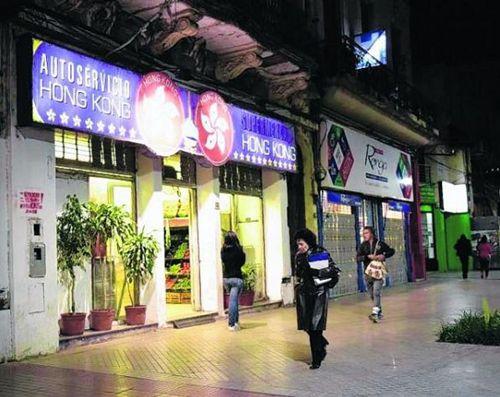 中國僑網(wǎng)阿根廷華人超市80%員工以不合法形式工作,。(阿根廷華人網(wǎng))