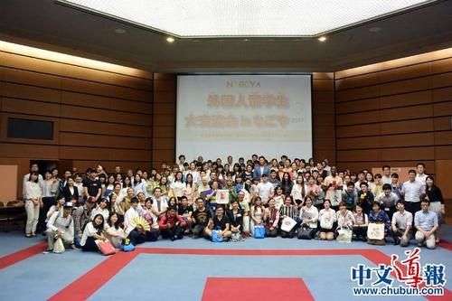 中國僑網(wǎng)合影留念,。(日本《中文導(dǎo)報》)