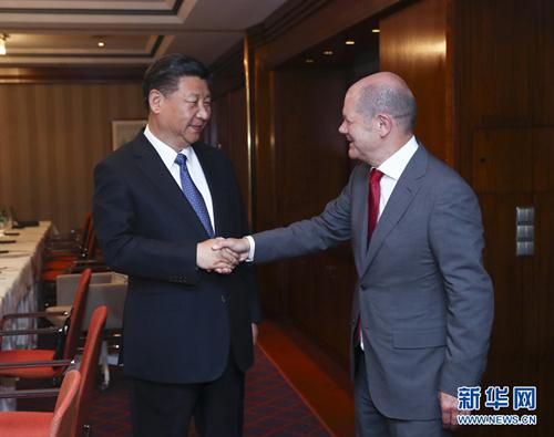 中國僑網(wǎng)7月6日,,國家主席習(xí)近平在漢堡會見漢堡市市長肖爾茨。 新華社記者謝環(huán)馳 攝 圖片來源:新華網(wǎng)