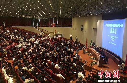 中國僑網(wǎng)資料圖:7月23日,由意大利中國和平統(tǒng)一促進(jìn)會主辦,、以“堅(jiān)持九二共識,、促進(jìn)兩岸融合發(fā)展、同圓共享中國夢”為主題的全球華僑華人促進(jìn)中國和平統(tǒng)一大會在佛羅倫薩隆重開幕,。 中新社記者 張雅瓊 攝