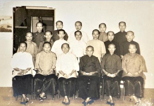 中國(guó)僑網(wǎng)18名媽姐合影,。(馬來(lái)西亞《星洲日?qǐng)?bào)》)