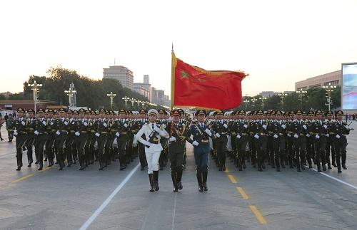 中國僑網(wǎng)資料圖:2015年9月3日,,中國人民抗日戰(zhàn)爭暨世界反法西斯戰(zhàn)爭勝利70周年紀(jì)念大會在北京隆重舉行。這是三軍儀仗隊在演練,。 新華社記者 李剛 攝