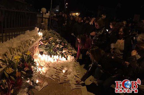 中國僑網(wǎng)4月12日,,民眾自發(fā)悼念盧獻茶女士,。(歐洲華語廣播)