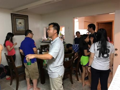 中國僑網(wǎng)楊德清為避洪澇攜家人前往好友家暫住,。(美國《世界日報》/楊德清提供)