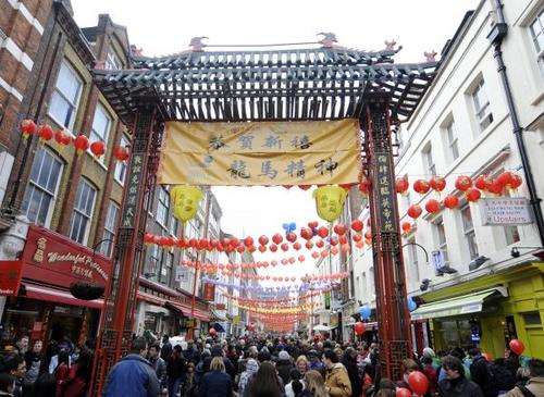 中國僑網資料圖片:2012年1月29日,,英國首都倫敦的唐人街人頭攢動,。新華社記者 曾毅 攝