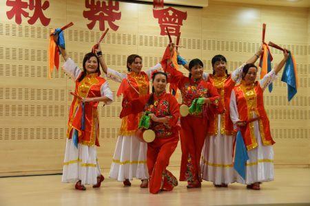 中國僑網(wǎng)精彩的表演,。(西班牙《歐華報(bào)》)
