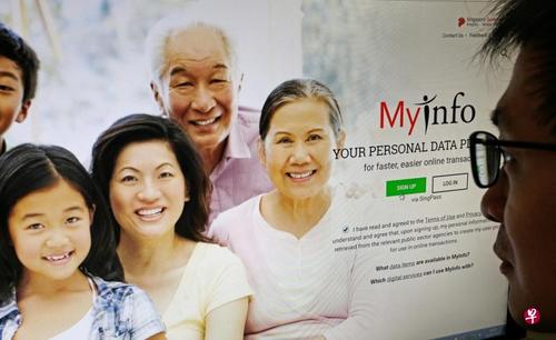 中國僑網(wǎng)新加坡人今年12月起使用電子政府密碼(SingPass)登錄不同政府網(wǎng)站時,,可選擇MyInfo功能,省卻一再輸入個人資料的麻煩。(新加坡《聯(lián)合早報》/曾坤順 攝)